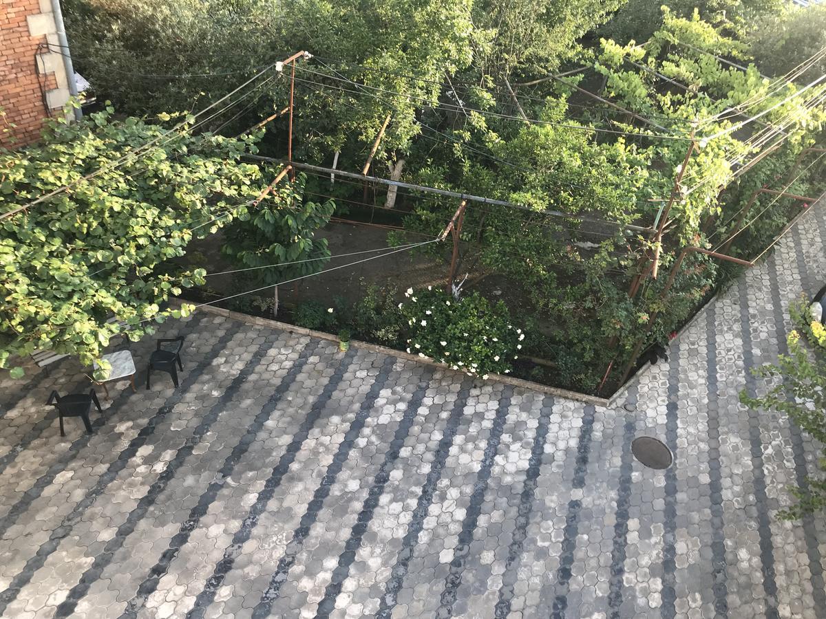Bajo Guest House Kutaisi Exterior photo