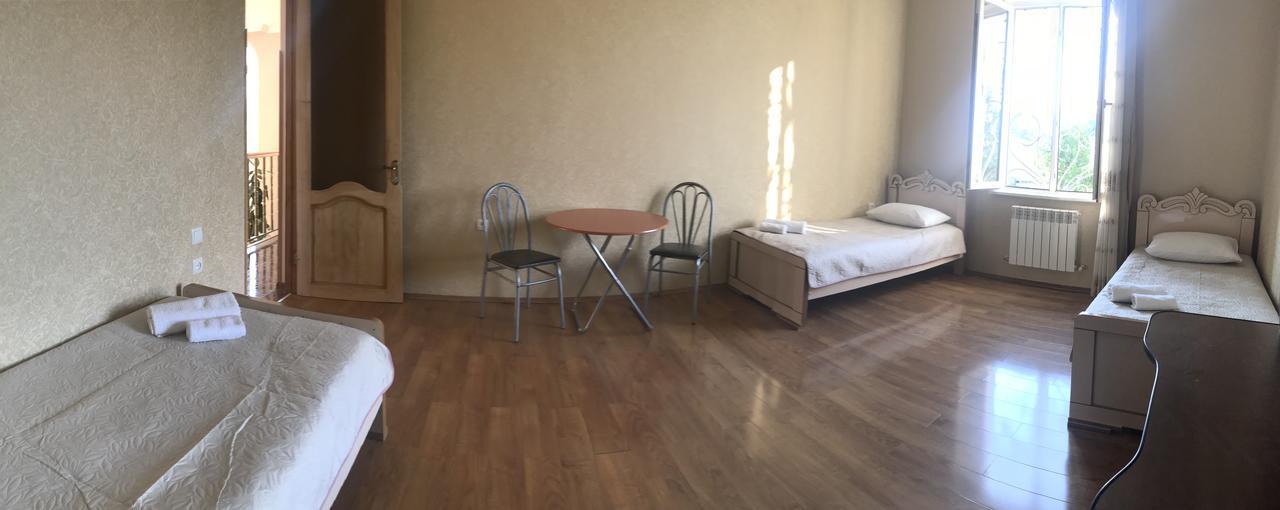 Bajo Guest House Kutaisi Exterior photo