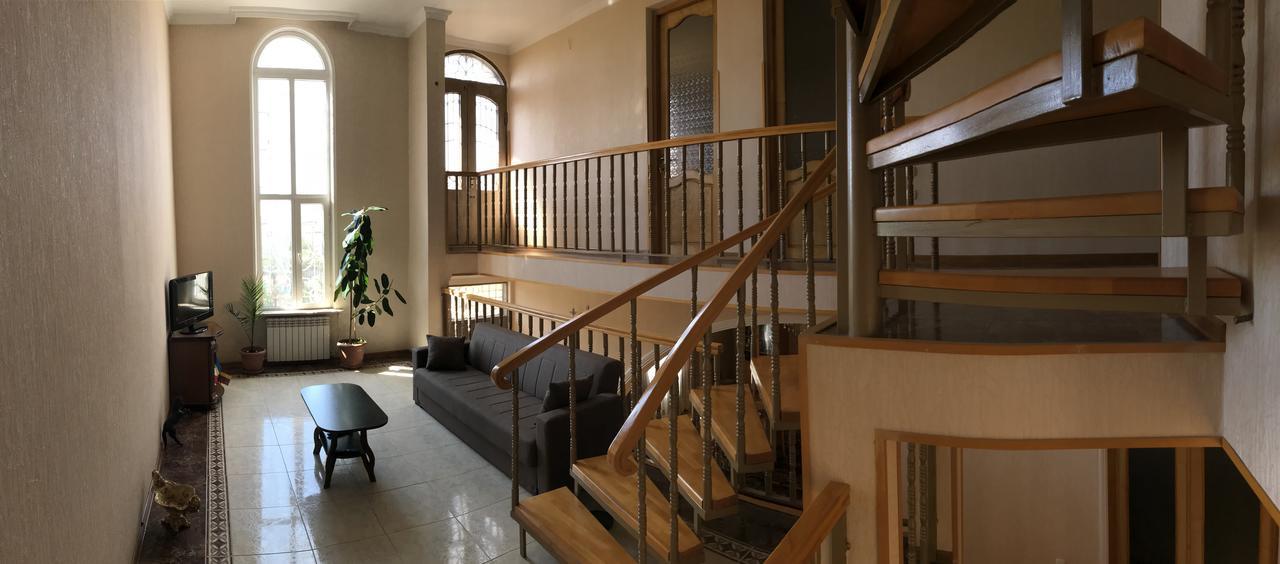 Bajo Guest House Kutaisi Exterior photo