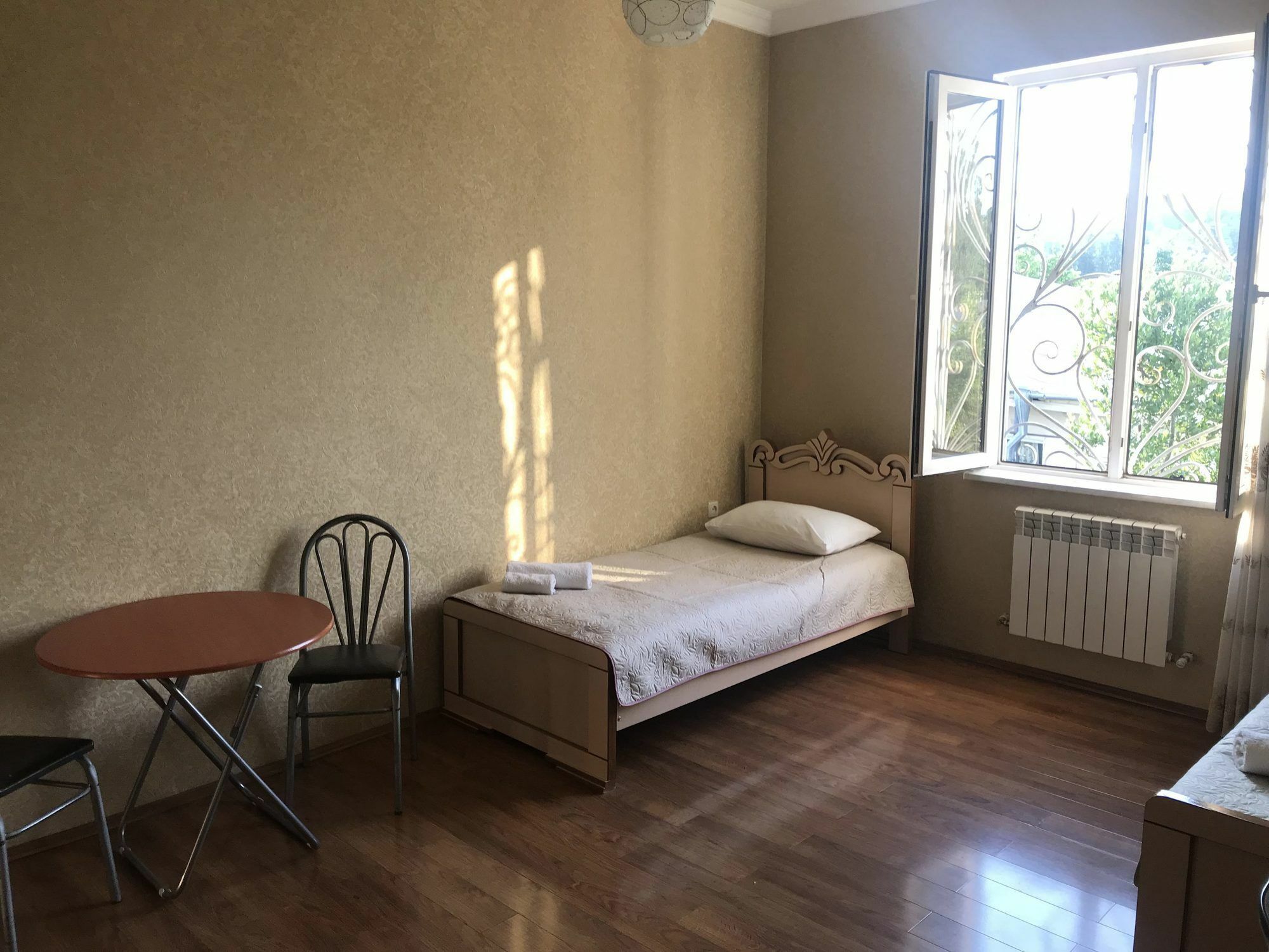 Bajo Guest House Kutaisi Exterior photo