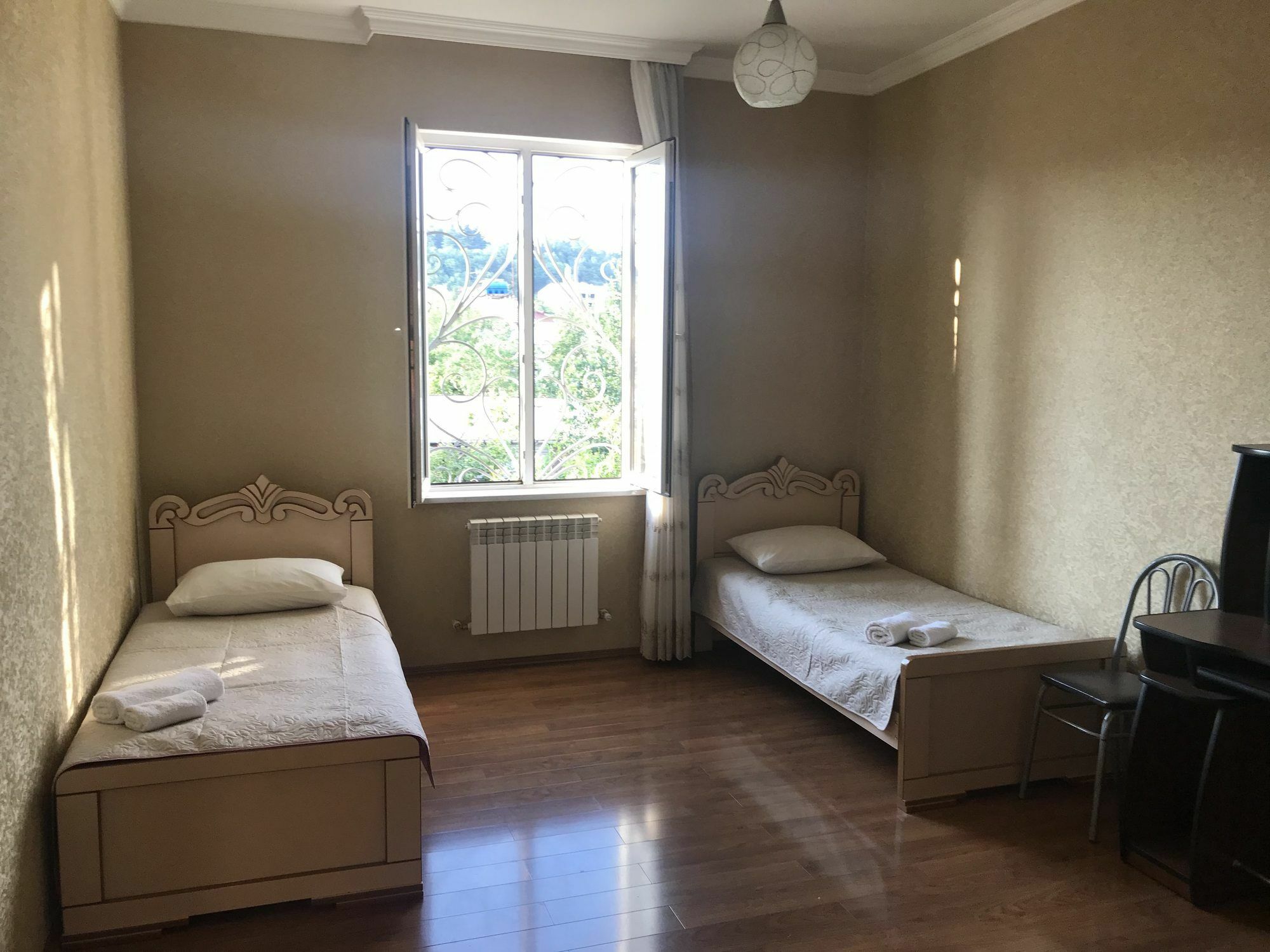 Bajo Guest House Kutaisi Exterior photo